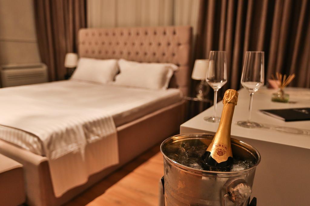 Padam Boutique Hotel Тирана Экстерьер фото
